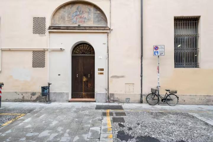 Pratello Elegante E Raffinata Mansarda Apartment Болоня Екстериор снимка