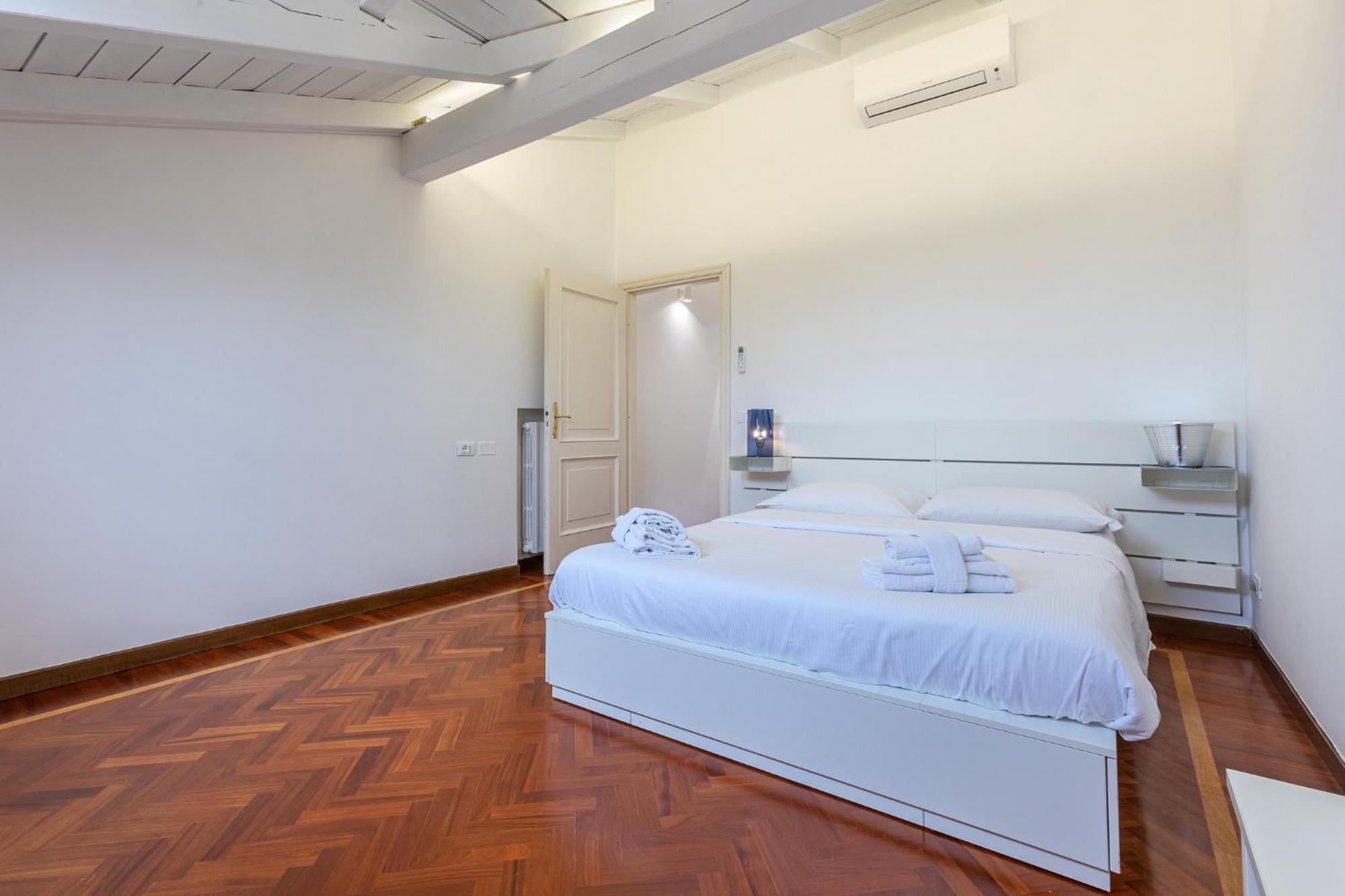 Pratello Elegante E Raffinata Mansarda Apartment Болоня Екстериор снимка